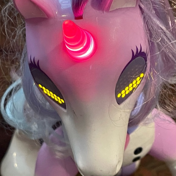 Zoomer Enchanted Interactive Unicorn - Picture 4 of 5